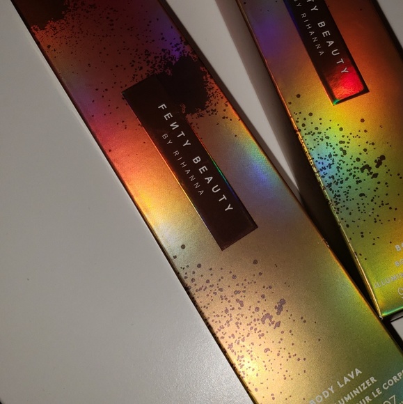 FENTY BEAUTY BODY LAVA WHO NEEDS CLOTHES - Picture 3 of 3